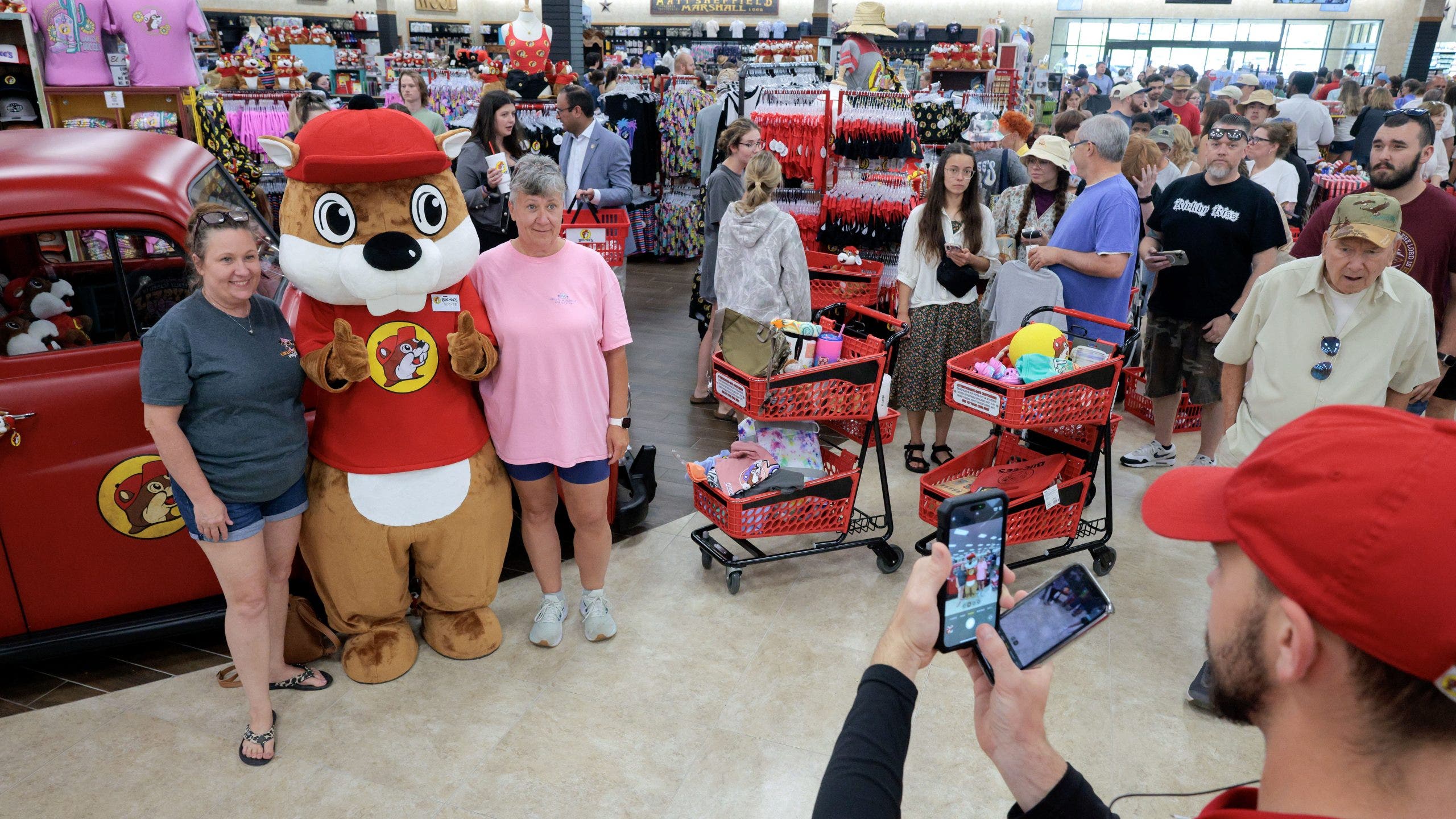 Buc-ee's reveals managers can earn up to $275K without college degree