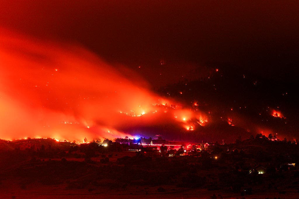 Fourth firefighter dies after Colorado wildfire burnover near Utah border