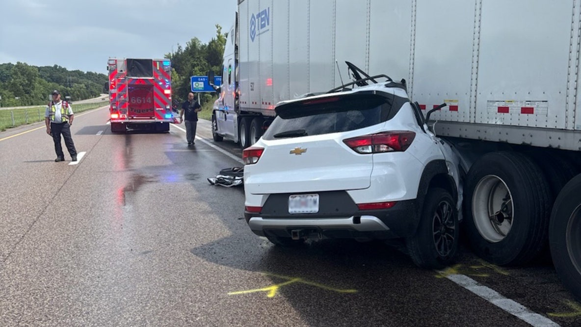 DHS: ICE officer on way home from work renders lifesaving care to driver involved in crash