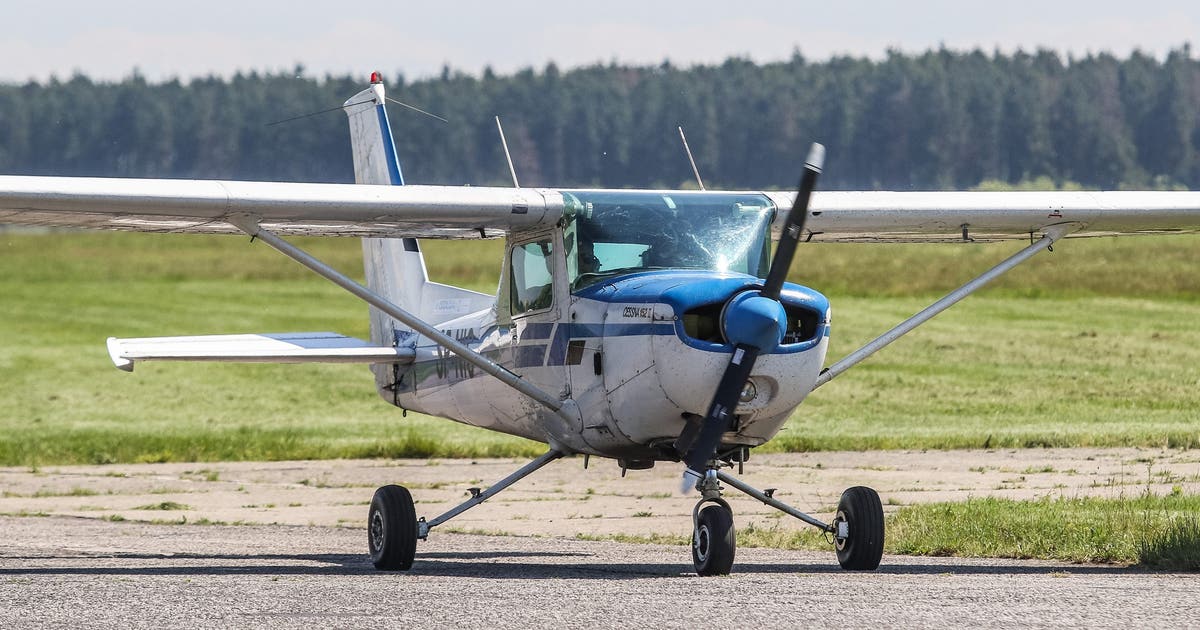 O aluno piloto pousou com segurança depois que o instrutor saltou do avião no meio do vôo