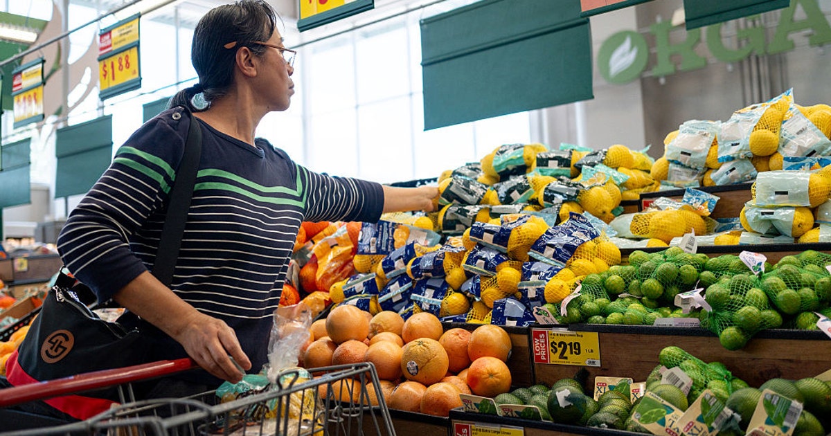 Os consumidores não devem esperar que os preços caiam tão cedo, alerta economista