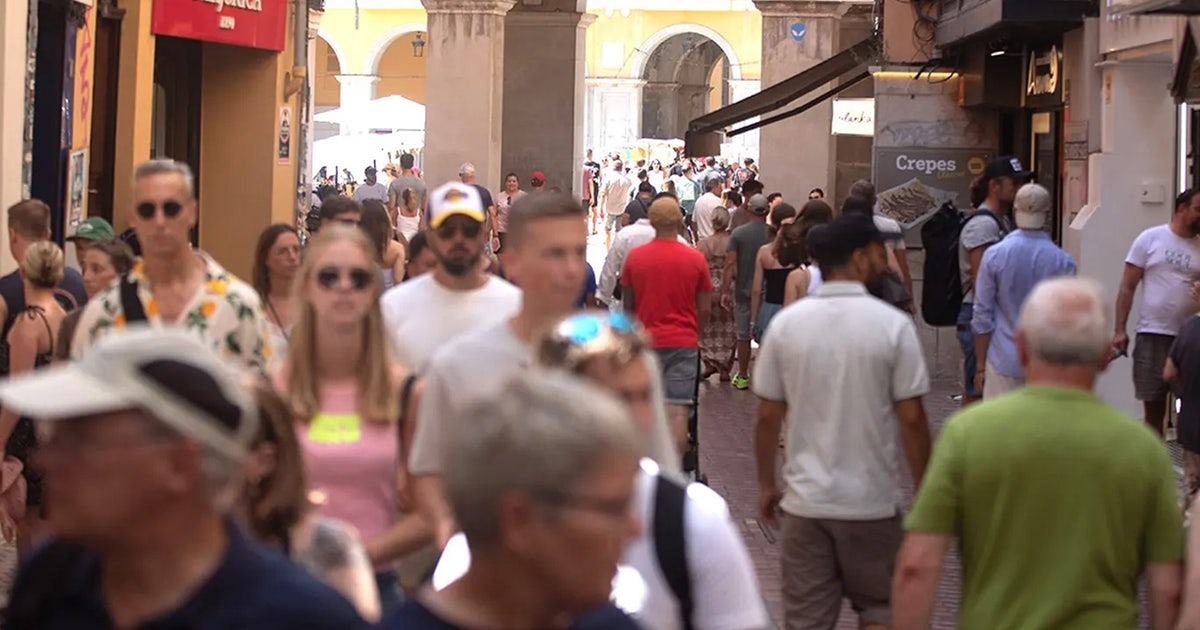 Os batedores de carteira visam descaradamente turistas vulneráveis, já que a ilha turística abriga milhões