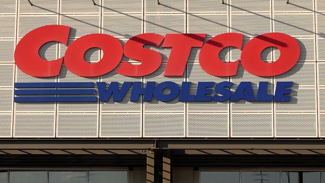 Costco adds hot fan favorite to food court menu as shoppers debate taste and value