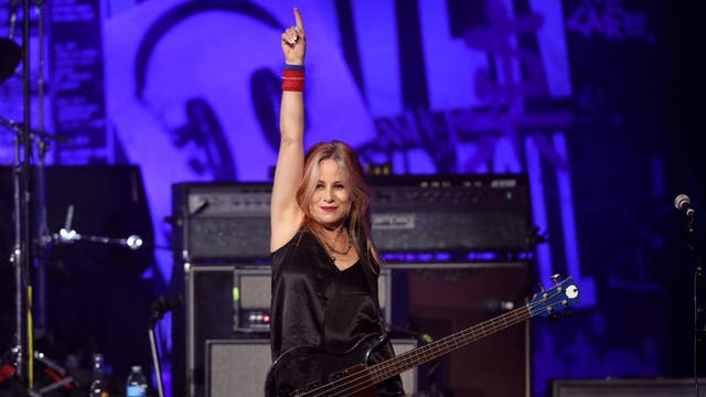 Jennifer Finch, founding L7 bassist and songwriter, dies at 59