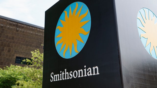 Trump orders warning signs near Smithsonian directing visitors to White House-approved history