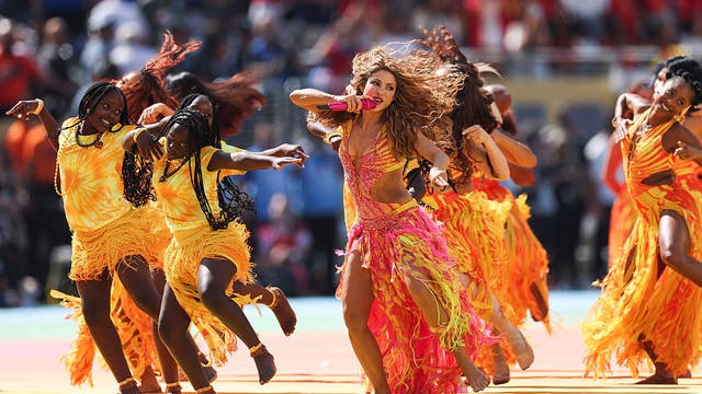 Shakira, Justin Bieber, Muppets take stage for World Cup halftime