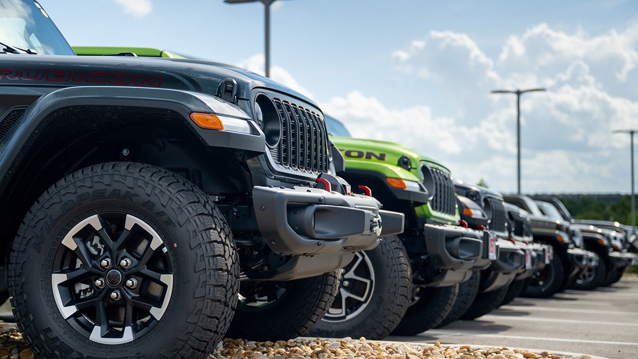 Nearly 1 million Jeeps, Rams, Dodges and Chryslers recalled