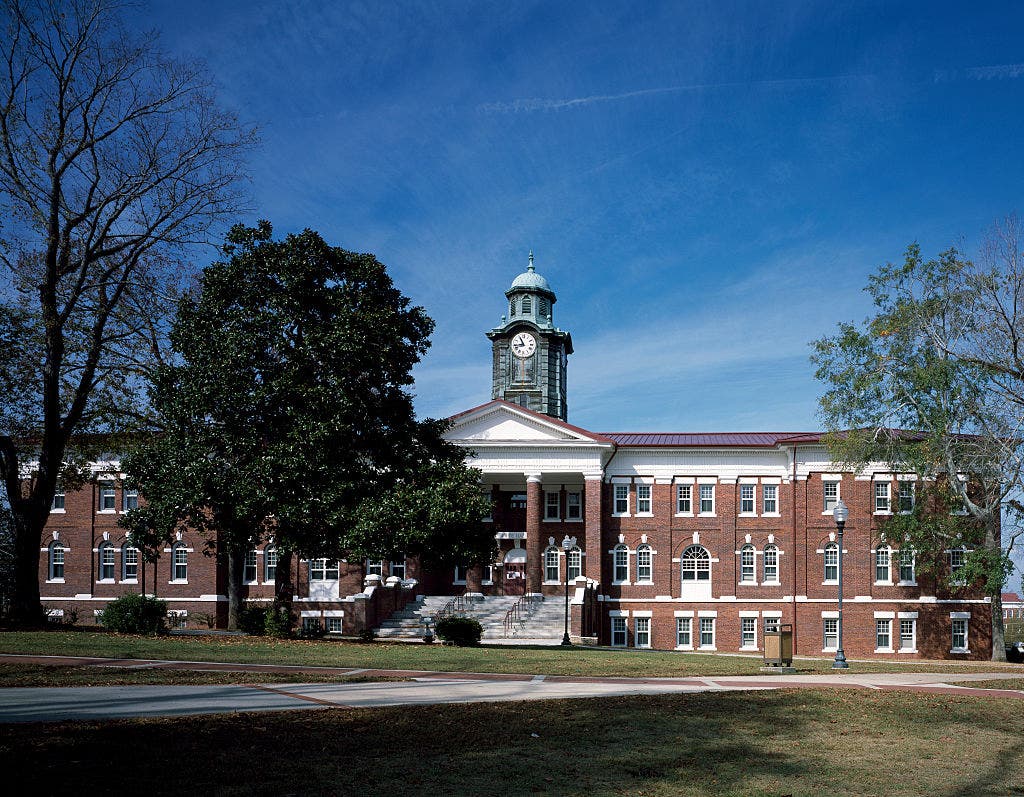 Tuskegee University requires business suits, bans bonnets and du-rags in new dress code