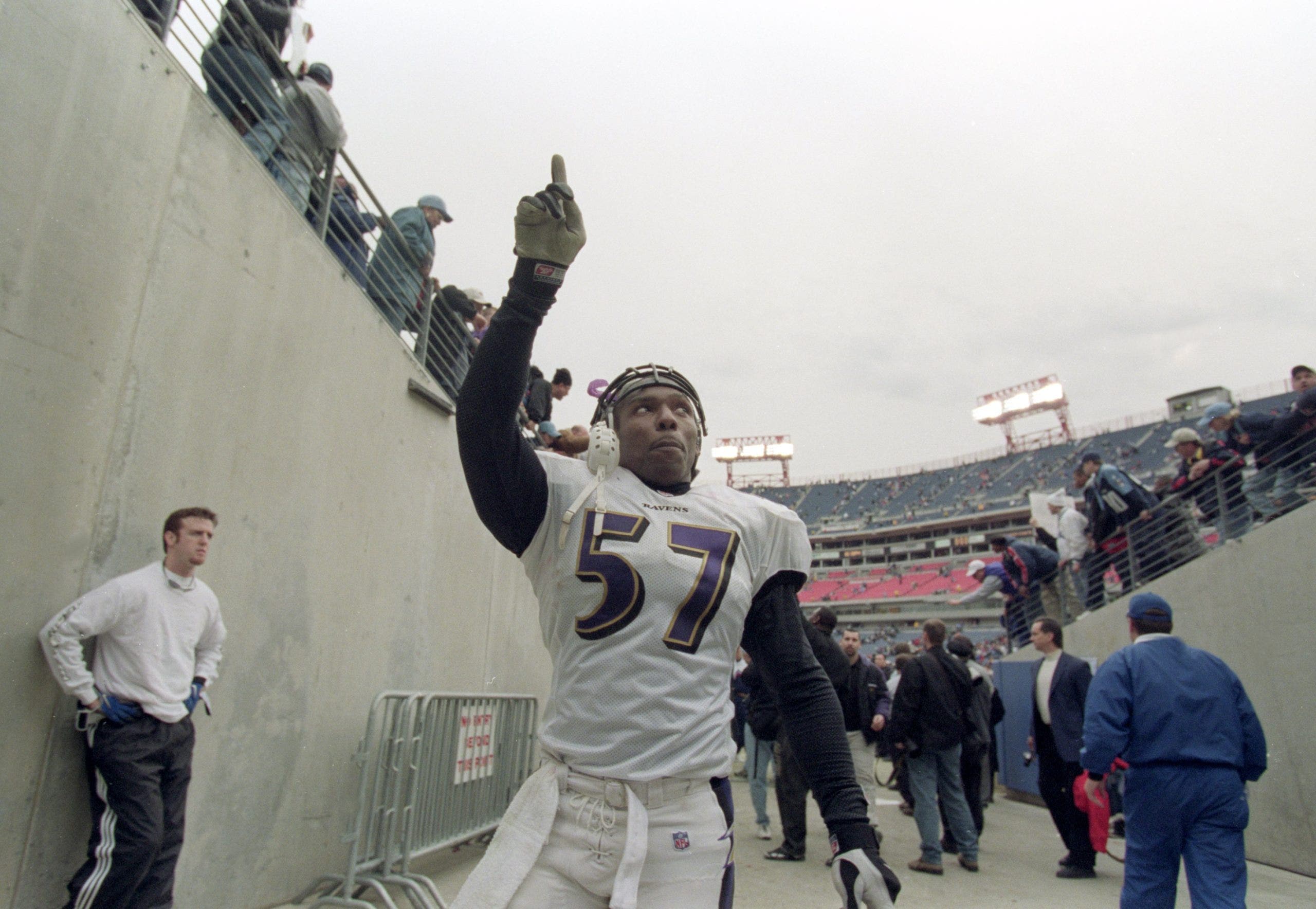 NFL linebacker, Super Bowl champion O.J. Brigance dies at 56