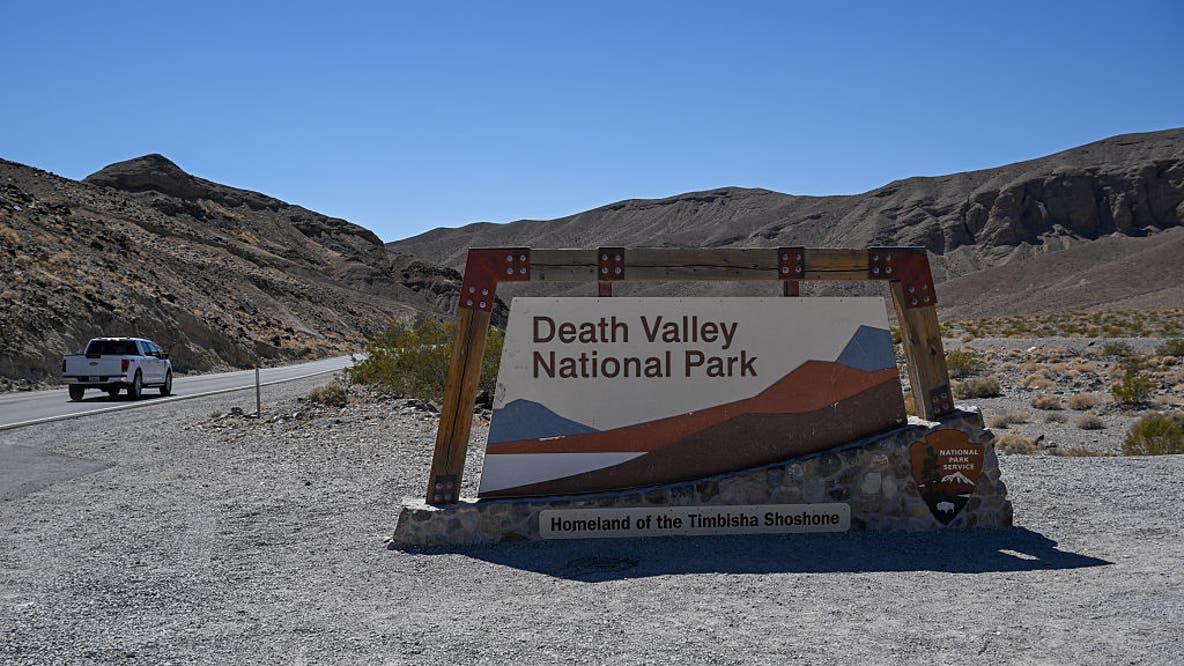 Man dies after vehicle gets stranded in Death Valley, attempts trek across blistering salt flats