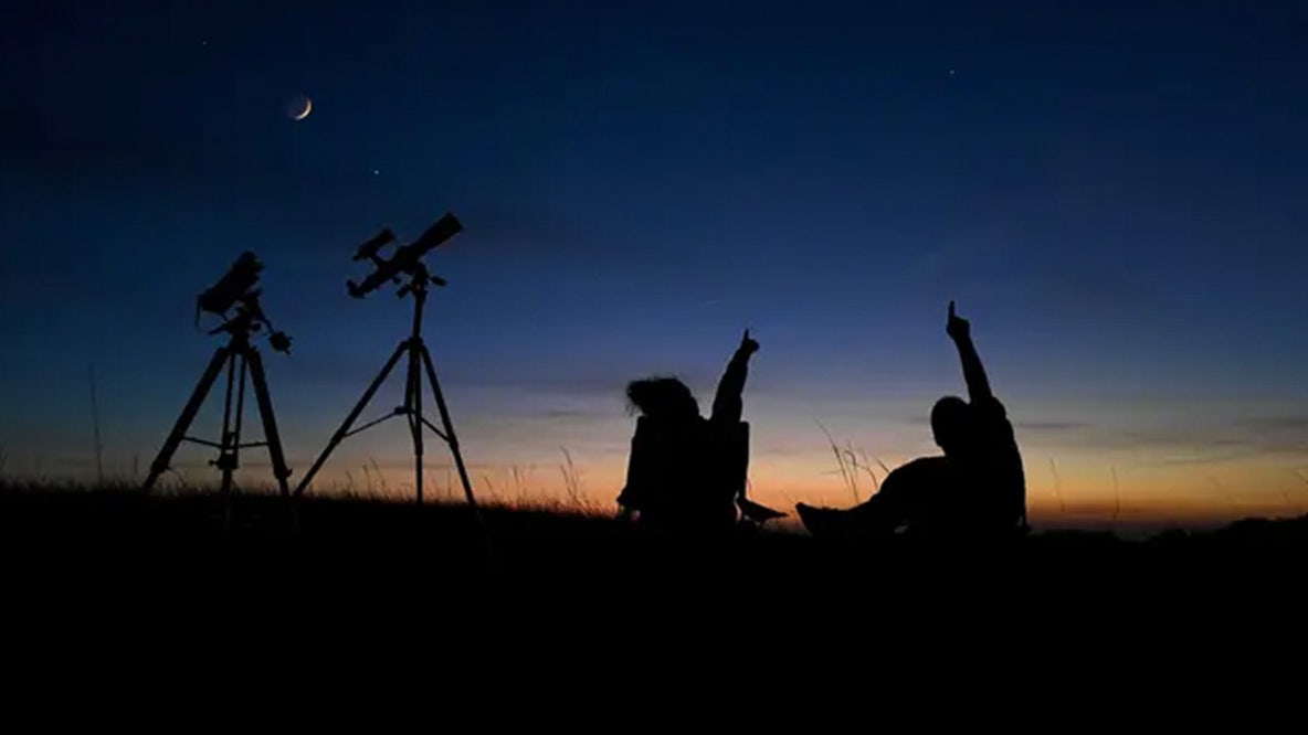September skywatching guide: Harvest Moon, bright Venus, fall equinox and more ahead