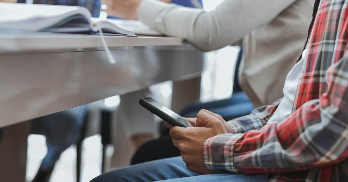 Poll reveals changes about Americans' attitudes towards cellphones in schools