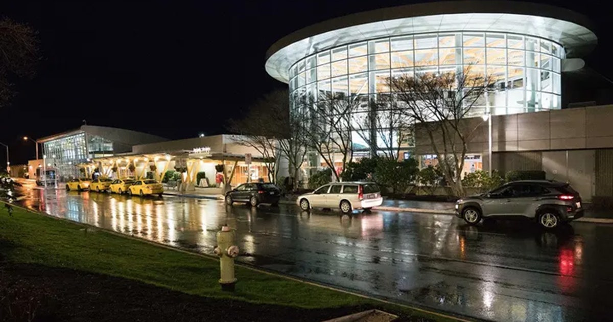 Flight canceled after toddler refused to buckle seat belt, stranding passengers overnight