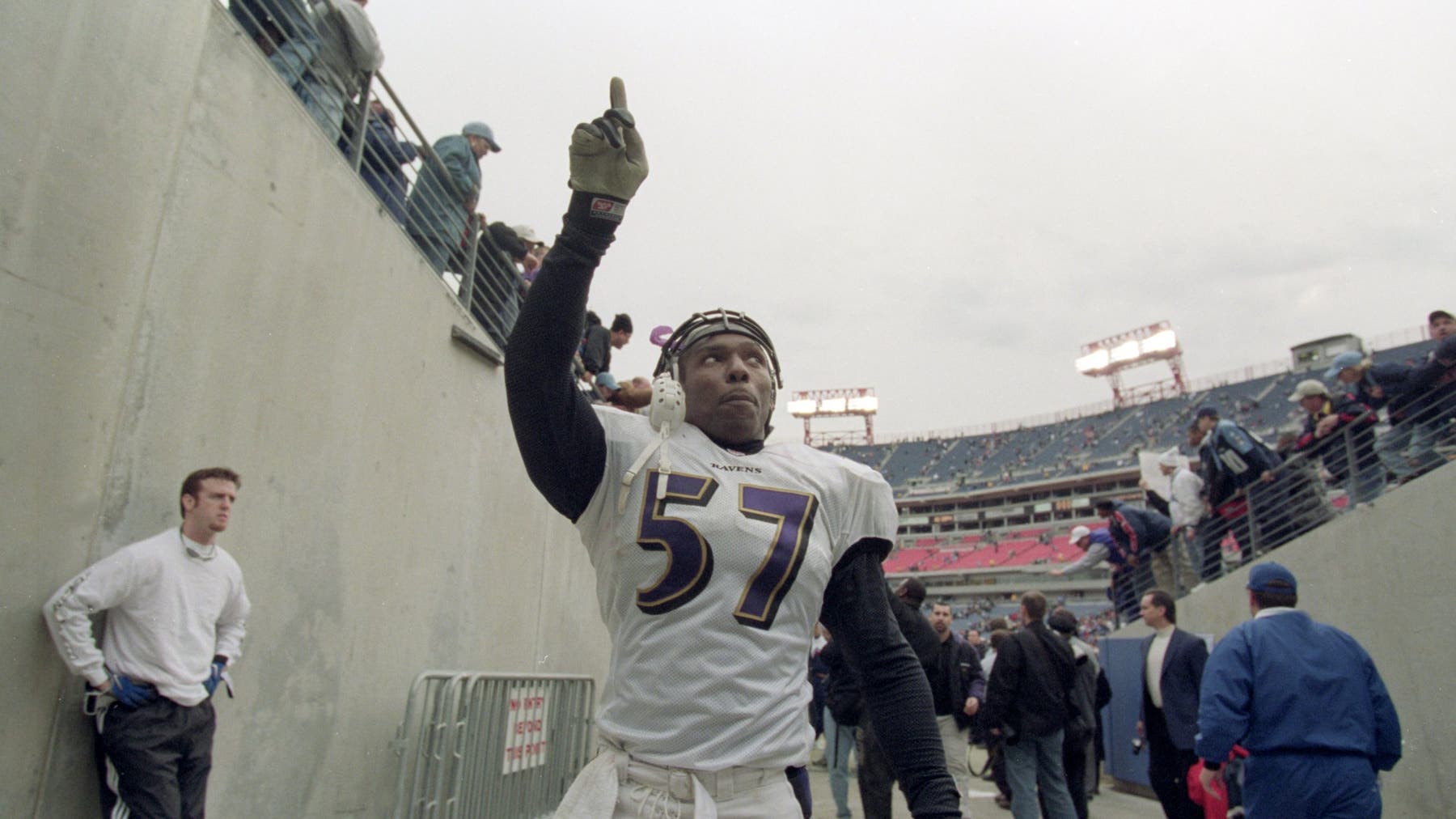 NFL linebacker, Super Bowl champion O.J. Brigance dies at 56