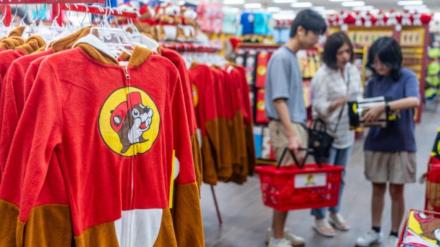 Buc-ee’s sues Ohio mini-mart over beaver logo branding, alleging trademark infringement