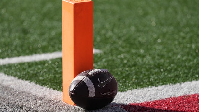 Jewell College running back dies after medical emergency on sideline