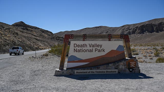 Man dies after vehicle gets stranded in Death Valley, attempts trek across blistering salt flats