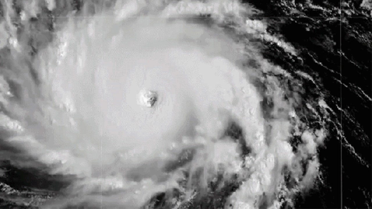 Category 4 Hurricane Lowell turning toward Hawaii, threatening to slam the islands with heavy rain, high surf
