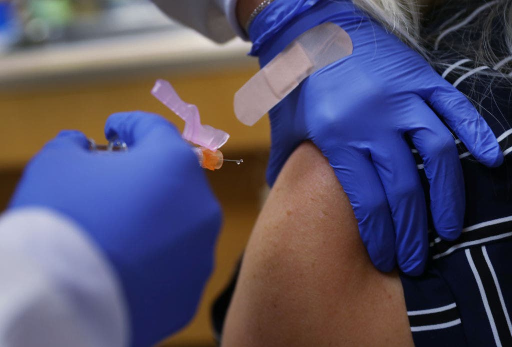 Doctors, experts issue updated advice on flu, COVID shots: What to know