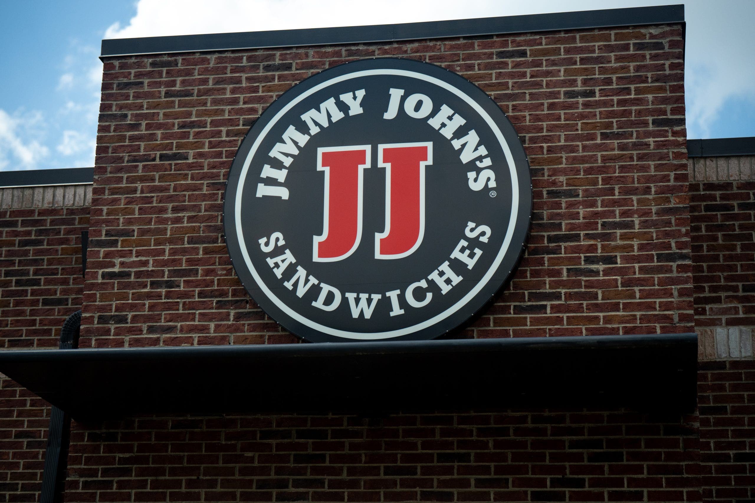Fight at St. Louis Jimmy John's leads to shooting of teen girl