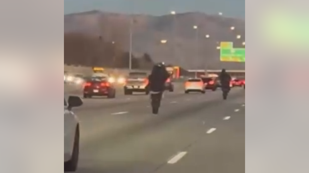 Watch: Motorcyclist crashes doing wheelie on interstate