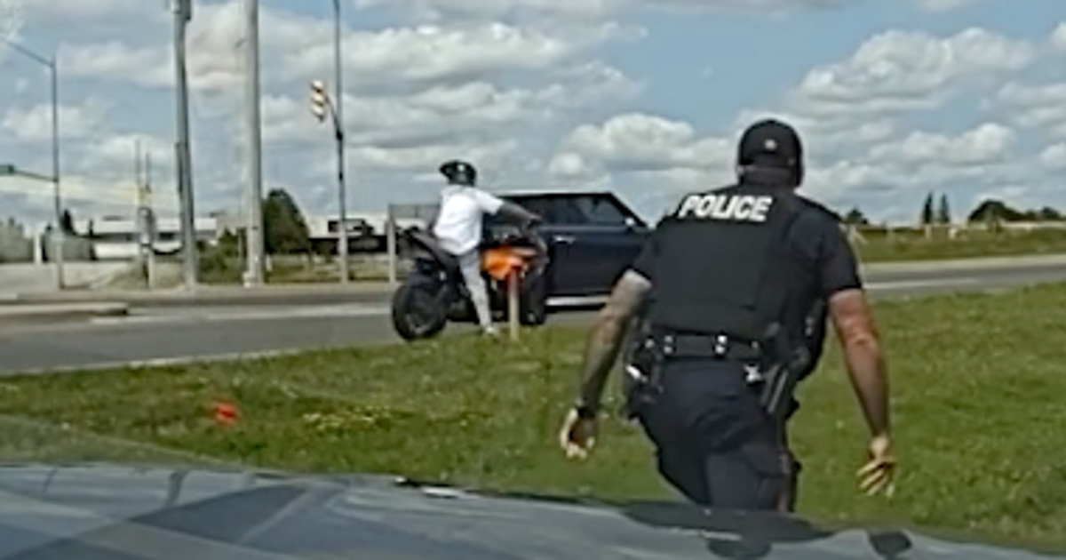 Watch: Fleeing suspect with "Run This" on license plate gets tackled by officer