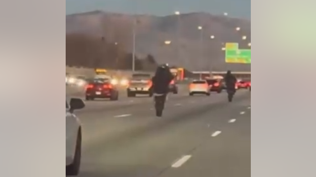 Watch: Motorcyclist crashes doing wheelie on interstate