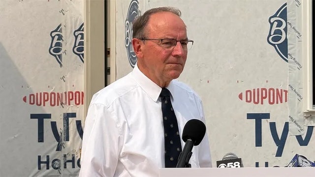 Wisconsin GOP governor candidate swims from sinking plane after emergency lake landing