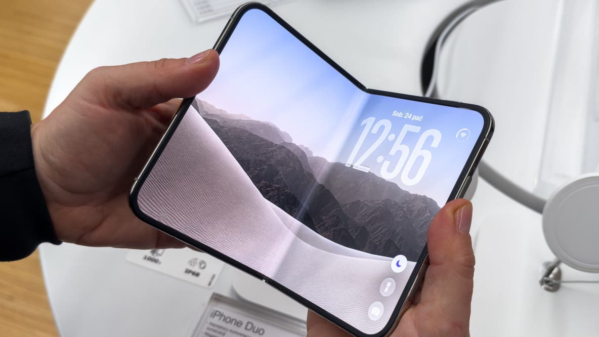 iPhone Duo users report screen problems, Apple offers replacements