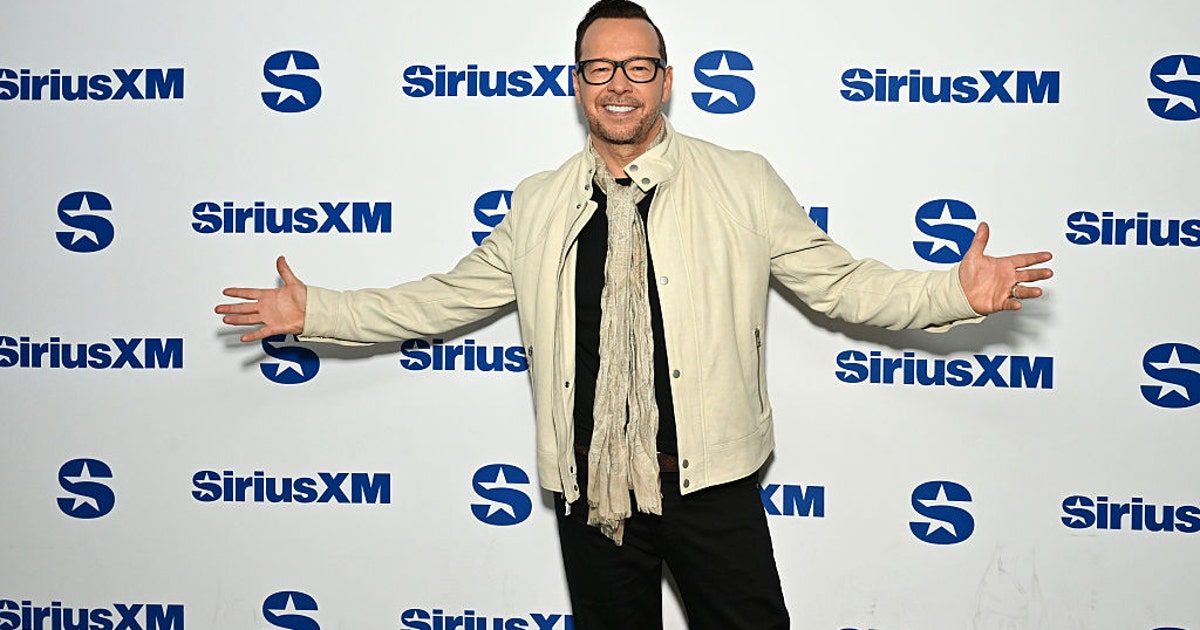 Donnie Wahlberg says he was aboard private jet that ran off Vegas runway: 'God covered us'