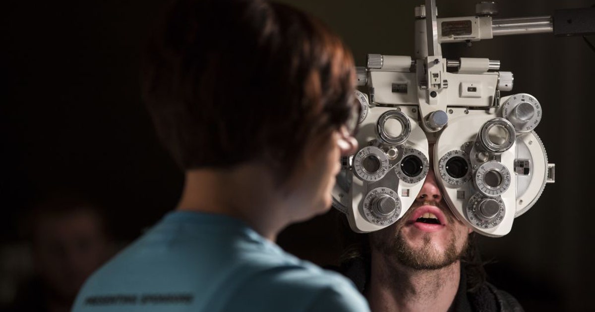 7 everyday mistakes could be quietly damaging your vision, eye doctor warns