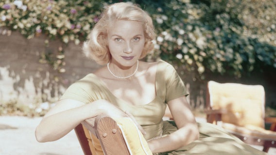 Eva Marie Saint, Oscar-winning ‘On the Waterfront’ and ‘North by Northwest’ star, dies at 102