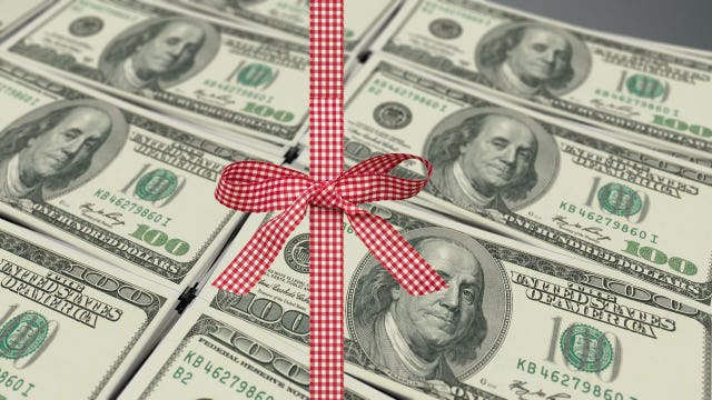 Green Christmas? $100 bills handed out for holiday giving