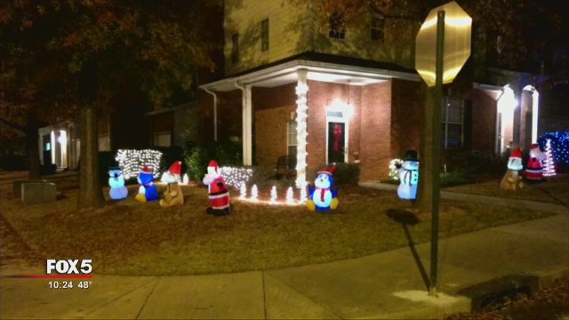 Crook steals holiday decorations from Atlanta family