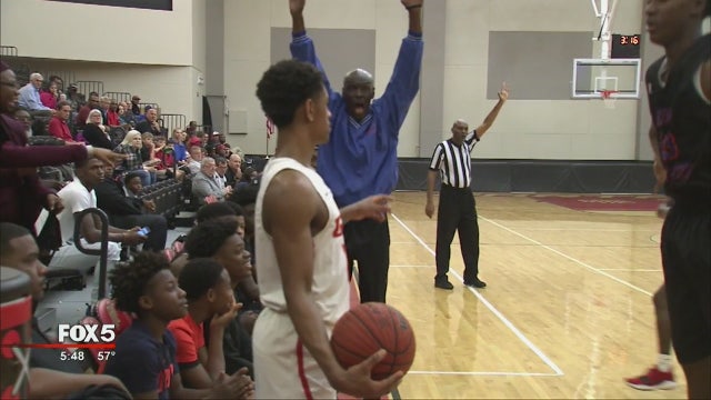 Coach's sideline defense goes viral