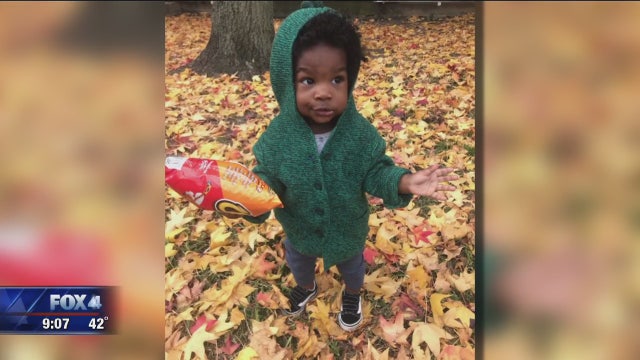 Family members mourning the loss of 2 children in Fort Worth car crash