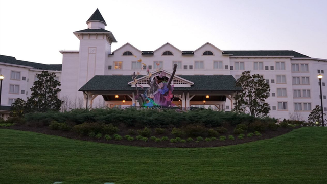 Dolly Parton announces a 'Season of Showstoppers' at Dollywood