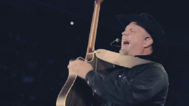 Garth Brooks draws in tens of thousands at free concert at Lady Bird