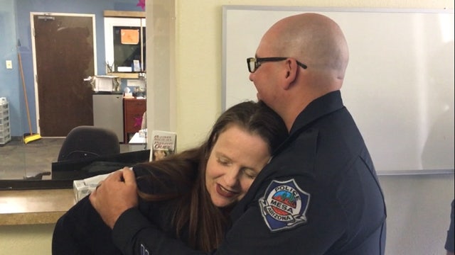 Woman thanks Mesa Police officer for carrying her to work