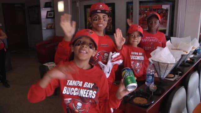 Howard siblings watch Bucs victory in style
