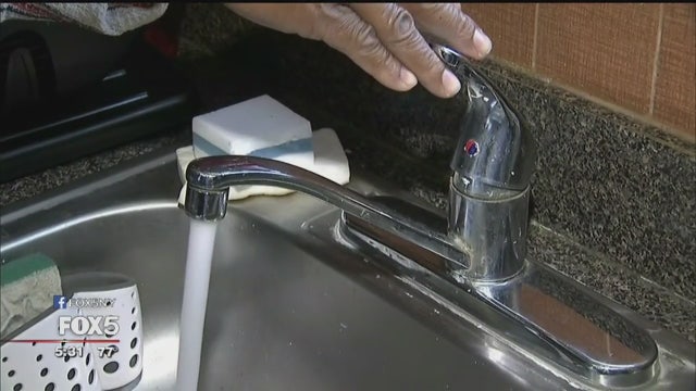 Newark residents call for mayor to step down amid lead water crisis