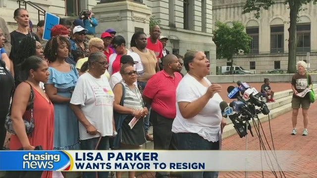 Newark water woes spur calls for mayor to resign