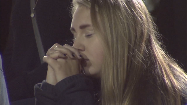 School rallies around coach after complaints over prayer