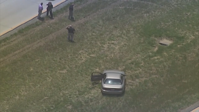 Sheriff: Man shot randomly at passing cars injuring 2