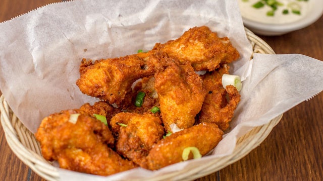 Free meal for moms at Pluckers on Mother's Day