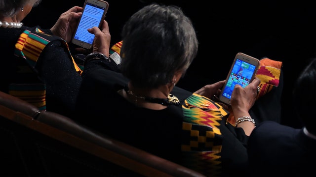 Democratic congresswoman caught playing 'Candy Crush' during State of the Union