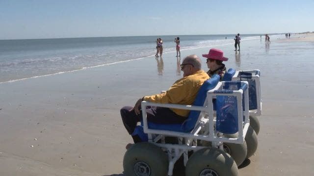 Florida man visits beach for the last time before going blind