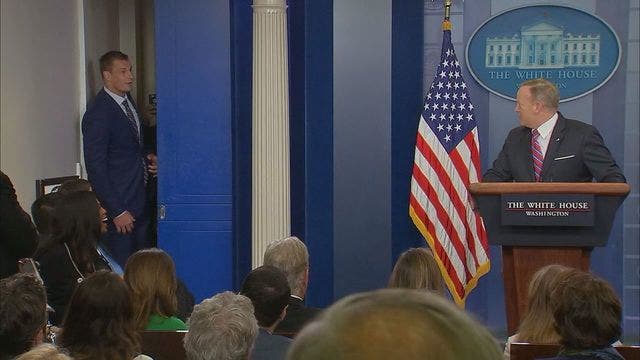 VIDEO: New England Patriots TE Rob Gronkowski interrupts White House press briefing