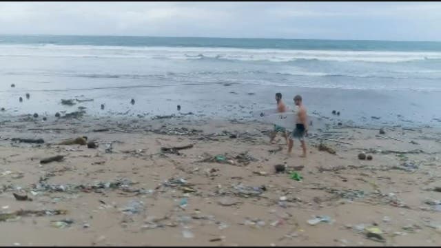 Florida entrepreneurs pay fishermen to collect plastic