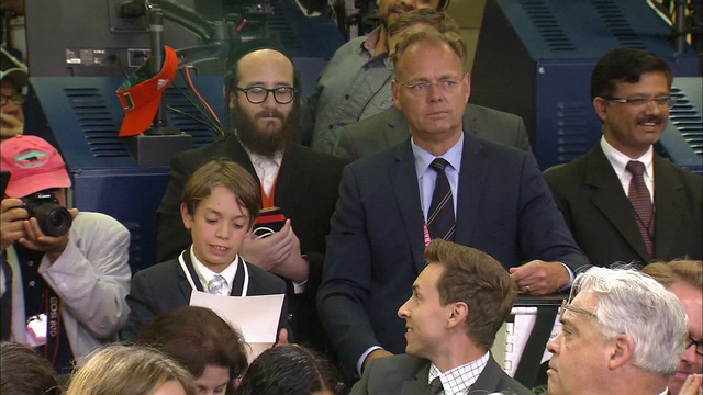 Teen from Marin County star asks about school shootings, chokes up White House press secretary